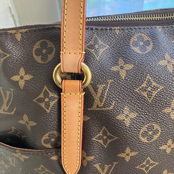 Louis Vuitton monogram Totally GM size bag. Like new excellent condition,No odor - Picture 4 of 15
